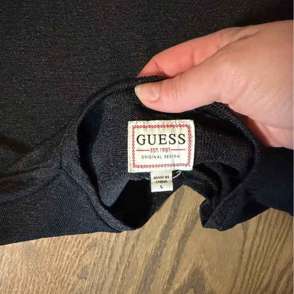 GUESS Women's Black Short Sleeve Tee - Picture 3 of 5